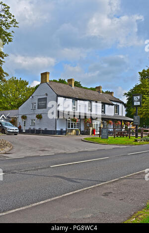 L'Haywain est une maison publique locale avec un vaste coin menu. Il est situé à la périphérie de Bridgend près du Brackla estate dans S.Wales Banque D'Images