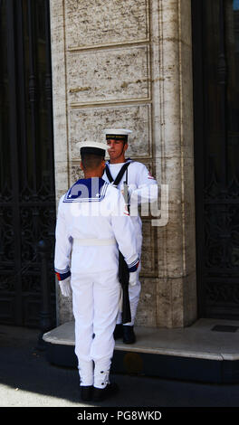 Changement de la Garde côtière canadienne par le parlement italien dans le Palazzo Madama, à Rome. Banque D'Images