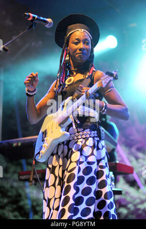 L'exécution de Fatoumata Diawara en concert au Carroponte avec : Fatoumata Diawara Où : Milan, Italie Quand : le 23 Juil 2018 Credit : IPA/WENN.com **Uniquement disponible pour publication au Royaume-Uni, USA, Allemagne, Autriche, Suisse** Banque D'Images