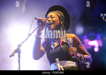 L'exécution de Fatoumata Diawara en concert au Carroponte avec : Fatoumata Diawara Où : Milan, Italie Quand : le 23 Juil 2018 Credit : IPA/WENN.com **Uniquement disponible pour publication au Royaume-Uni, USA, Allemagne, Autriche, Suisse** Banque D'Images