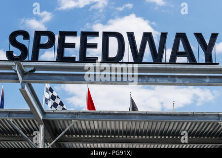 Indianapolis - Circa 2018 Août : Indianapolis Motor Speedway porte 1 Entrée. Les hôtes de l'IMS l'Indy 500 et Brickyard 400 Course automobile XIV Banque D'Images