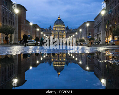 La Basilique St Pierre dans la cité du Vatican à Rome, Italie. Banque D'Images