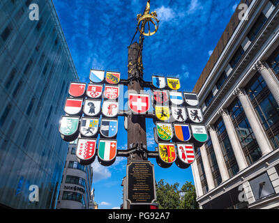 Canton suisse arbre dans le West End de Londres - l'arbre Cantonales Suisses au Tribunal Suisse près de Leicester Square, érigée 1991 comme un signe de l'amitié Suisse Royaume-Uni Banque D'Images