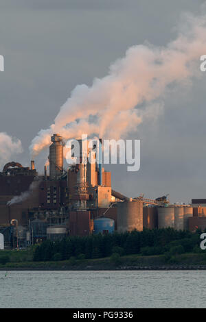 Northern Pulp Mill à Abercrombie point (Nouvelle-Écosse) le 19 juillet 2018. Cette usine était auparavant la propriété de Scott Paper lors de son ouverture en 1967. Banque D'Images