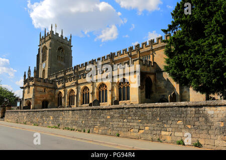 L'église Saint Pierre, la ville de Cheltenham, Gloucestershire, Cotswolds, en Angleterre Banque D'Images