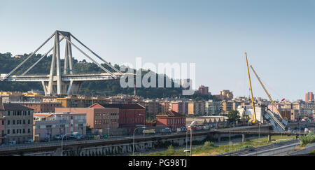 Gênes, Italie, ce qui reste d'effondrement Morandi pont reliant une autoroute a10 après une défaillance structurale causant 43 blessés le 14 août 2018 Banque D'Images