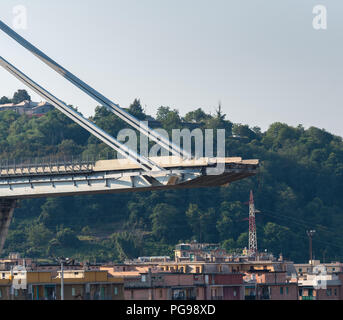 Gênes, Italie, ce qui reste d'effondrement Morandi pont reliant une autoroute a10 après une défaillance structurale causant 43 blessés le 14 août 2018 Banque D'Images