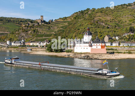 Château Gutenfels, Château Pfalzgrafenstein, droite, près de Kaub, Rheingau, au patrimoine mondial de l Vallée du Haut-Rhin moyen Banque D'Images