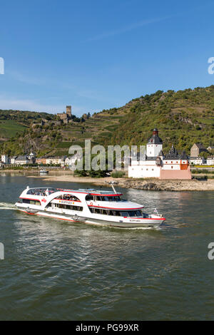 Château Gutenfels, Château Pfalzgrafenstein, droite, près de Kaub, Rheingau, au patrimoine mondial de l Vallée du Haut-Rhin moyen Banque D'Images