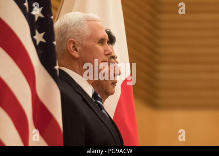 Vice-président Mike Pence participe à une cérémonie d'arrivée au Kantei, le mercredi 7 février 2018, à Tokyo, Japon. Vice-président du réseau PENCE Voyage en Asie Banque D'Images
