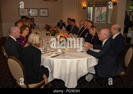 La secrétaire d'État des États-Unis, Michael R. Pompeo organise un dîner de travail pour le Ministre australien des affaires étrangères Julie Bishop et ministre de la Défense australien Marise Payne, à la Stanford Park Hotel à Menlo Park, Californie le 23 juillet 2018. Banque D'Images