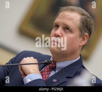 L'administrateur de la NASA Jim Bridenstine témoigne devant le Sous-comité de la Chambre sur les forces stratégiques au cours d'une audition sur la situation spatiale : Perspectives de l'ensemble de l'administration sur les rôles et responsabilités, vendredi 22 juin 2018 à la maison de M. Rayburn Immeuble de bureaux à Washington. Banque D'Images