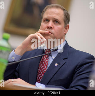 L'administrateur de la NASA Jim Bridenstine témoigne devant le Sous-comité de la Chambre sur les forces stratégiques au cours d'une audition sur la situation spatiale : Perspectives de l'ensemble de l'administration sur les rôles et responsabilités, vendredi 22 juin 2018 à la maison de M. Rayburn Immeuble de bureaux à Washington. Banque D'Images