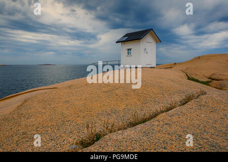 Le petit phare à l'extrémité ouest de Stangehuvud est l'emblème de la région, à la fois visibles à partir de la terre et de la mer. Banque D'Images