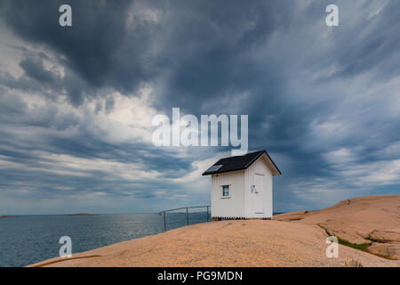 Le petit phare à l'extrémité ouest de Stangehuvud est l'emblème de la région, à la fois visibles à partir de la terre et de la mer. Banque D'Images