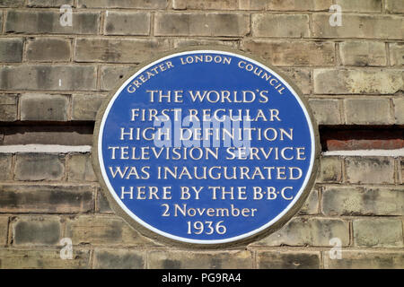 Blue plaque commémorant le premier service régulier de télévision haute définition à Alexandra Palace Banque D'Images