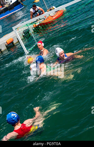 L'eau de mer Splash Lyme Polo Championships Banque D'Images
