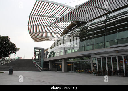 Les bâtiments modernes (les Shoppes) à Singapour. Banque D'Images