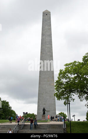 Le Bunker Hill Monument, un obélisque de granit 221 pieds, commémore la Bataille de Bunker Hill dans la révolution américaine, Charlestown, Massachusetts. Banque D'Images