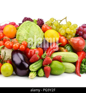 Fruits et légumes frais isolé sur fond blanc Banque D'Images