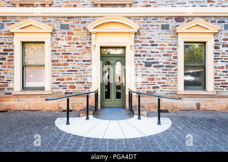 Beau bâtiment du côté de la Cour suprême de l'Australie du Sud à Adélaïde. Banque D'Images