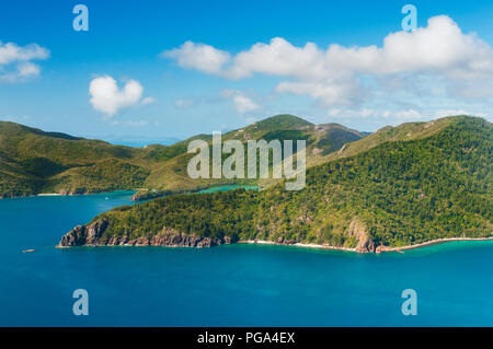 Belle Île de crochet dans le célèbre Whitsundays. Banque D'Images