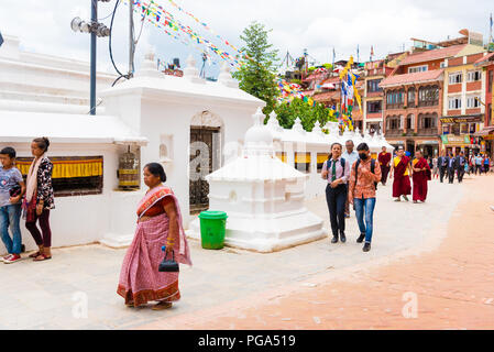 Katmandou, Népal - 15 juillet 2018 : vue sur Boudha Stupa Boudhanath ( ), un site du patrimoine de l'UNESCO et un important lieu de pèlerinage et de culte pour Banque D'Images