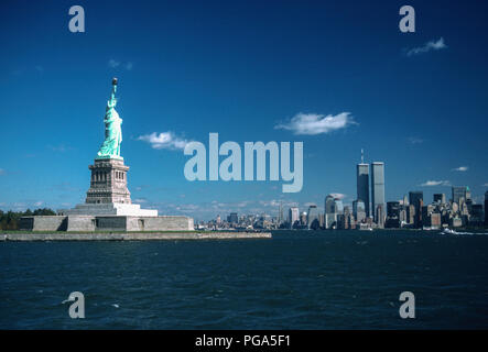 Vintage View,1989,. Statue de la liberté et Manhattan Skyline avec Twin Towers , PARIS, FRANCE Banque D'Images