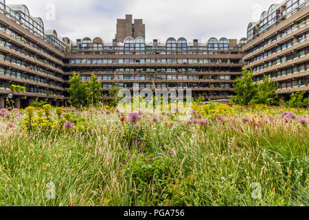 Une vue typique dans la région de barbican à Londres Banque D'Images