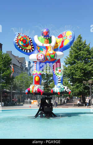 Lifesaver, sculpture-fontaine de Niki de Saint Phalle et jean Tinguely, Duisburg, Ruhr, Rhénanie du Nord-Westphalie, Allemagne Banque D'Images