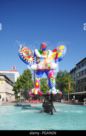 Lifesaver, sculpture-fontaine de Niki de Saint Phalle et jean Tinguely, Duisburg, Ruhr, Rhénanie du Nord-Westphalie, Allemagne Banque D'Images