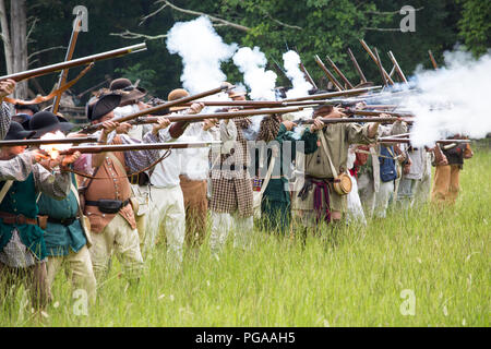 MCCONNELLS, SC (USA) -Juillet 14, 2018 : la guerre révolutionnaire reenactors représentant des patriotes américains recréer la bataille de Huck's la défaite. Banque D'Images