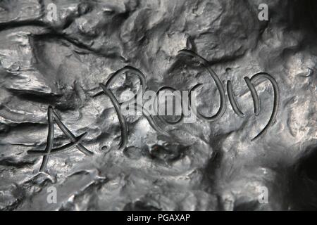 Rodin、noir et blanc auguste-rodin-la-signature-