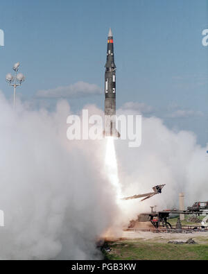 Un missile Pershing II est lancé à partir de 16 complexes. Banque D'Images