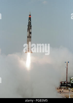 Un missile Pershing II est lancé à partir de 16 complexes. Banque D'Images