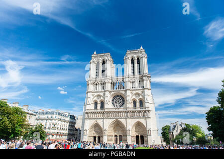 Paris, France - 23 juin 2018 : Parvis Notre-Dame - place Jean-Paul-II à Paris, France. Banque D'Images