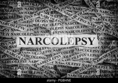 La narcolepsie. Morceaux de papier avec les paroles de la narcolepsie. Notion de droit. Noir et blanc. Libre. Banque D'Images