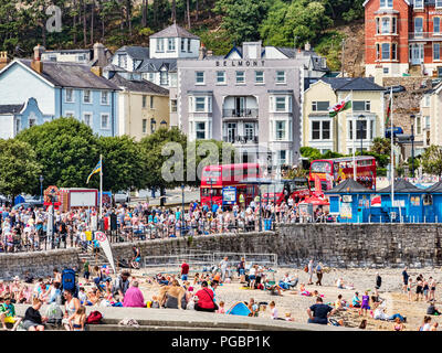 25 Juillet 2018 : Llandudno, Conwy, UK - la plage et de la promenade un jour d'été pendant la vague de chaleur du mois de juillet. Banque D'Images