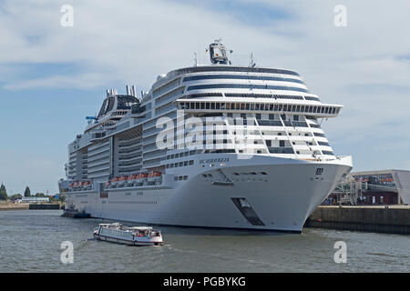 Navire de croisière MSC Meraviglia, Port, Hambourg, Allemagne Banque D'Images