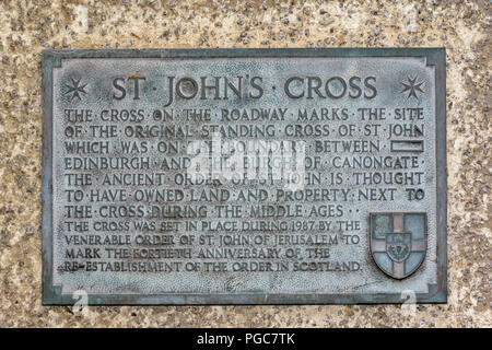 Edimbourg ECOSSE ROYAL MILE CANONGATE ET ST JOHNS PLAQUE CROSS ON WALL Banque D'Images