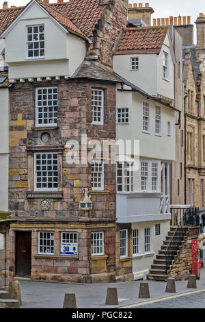 Edimbourg ECOSSE JOHN KNOXS CHAMBRE SUR LA RUE AVEC DES LETTRES ET DES PLAQUES D'OR Banque D'Images