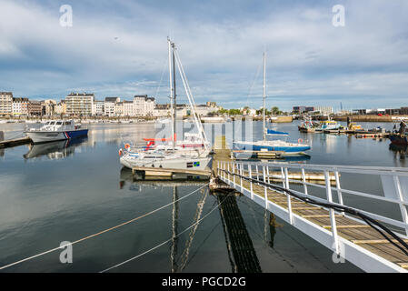 Cherbourg, France - 22 mai 2017 : Voiliers du port de Cherbourg-Octeville, au nord de la presqu'île du Cotentin, Cherbourg est la bigge Banque D'Images