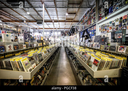 Los Angeles, États-Unis d'Amérique - le 24 juillet 2017 : l'intérieur de l'Amibe magasin de musique à Hollywood. Banque D'Images