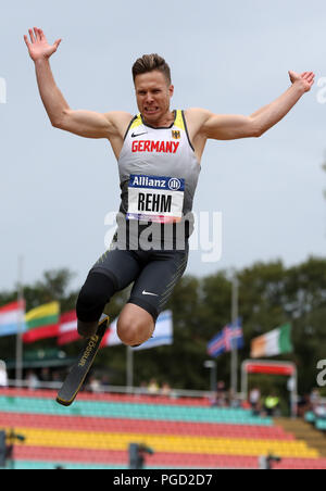 25 août 2018, l'Allemagne Berlin : Handisport, championnats européens d'athlètes dans Jahnstadion, saut en longueur, les hommes, T64. L'Allemand Markus Rehm sauts et remporte la médaille d'or. Photo : Jens Büttner/dpa-Zentralbild/dpa Banque D'Images