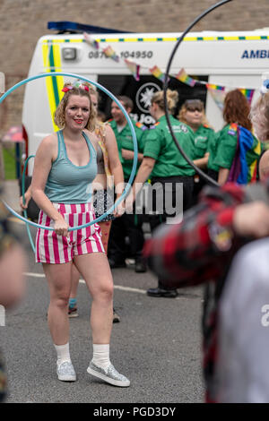 Cardiff, Pays de Galles, le 25 août 2018 marcheurs : participer à l'assemblée annuelle Pride Parade Cymru à Cardiff au Pays de Galles le 25 août 2018 Crédit : Daniel Damaschin/Alamy Live News Banque D'Images