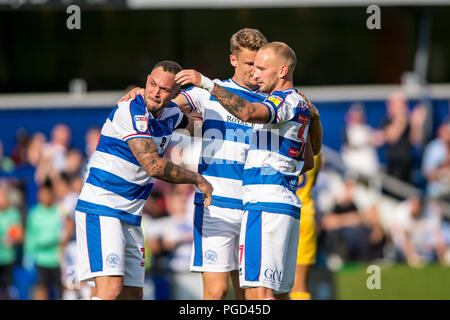 Usage éditorial uniquement, licence requise pour un usage commercial. Aucune utilisation de pari, de jeux ou d'un seul club/ligue/dvd publications. Londres, Royaume-Uni. 25 août 2018. Joueurs de Queens Park Rangers célébrer la victoire au cours de l'EFL Sky Bet match de championnat entre les Queens Park Rangers et Wigan Athletic au Loftus Road Stadium, Londres, Angleterre le 25 août 2018. Credit : THX Images/Alamy Live News Banque D'Images