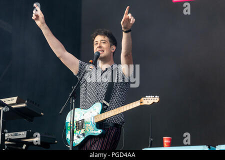 Matthew Murphy de The Wombats il se produit sur la scène du Festival de Leeds, Royaume-Uni, le 25 juin 2018. Banque D'Images