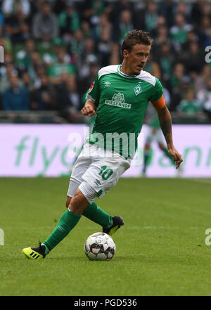 Brême, Allemagne. Août 25, 2018. Football, Bundesliga, 1ère Spieltag, Werder Brême vs Hanovre 96 dans le stade Weserstadion de Brême. Werders Max Kruse sur la balle. Credit : Carmen Jaspersen/DPA - AVIS IMPORTANT : DFL règlement interdit toute utilisation des photographies comme des séquences d'images et/ou quasi-vidéo./dpa/Alamy Live News Banque D'Images