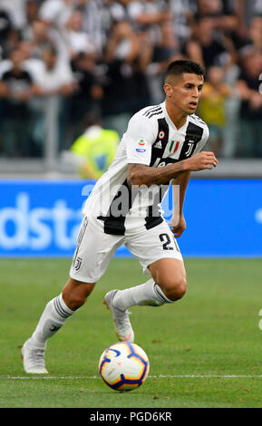 Allianz Stadium, Turin, Italie. Août 25, 2018. Football Serie A, la Juventus et la Lazio, Joao Cancelo de la Juventus sur la balle : Action Crédit Plus Sport/Alamy Live News Banque D'Images