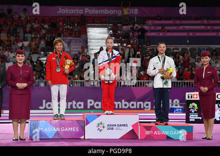 Jakarta, Indonésie. Credit : MATSUO. Août 24, 2018. (L-R) Rifda Irfanaluthfi (INA), Kim Su Jong (PRK), Shiho Nakaji (JPN) gymnastique artistique féminine : Victoire Sol cérémonie à JIEX Kemayoran Hall D pendant les Jeux asiatiques 2018 Palembang Jakarta à Jakarta, Indonésie. Credit : MATSUO .K/AFLO SPORT/Alamy Live News Banque D'Images